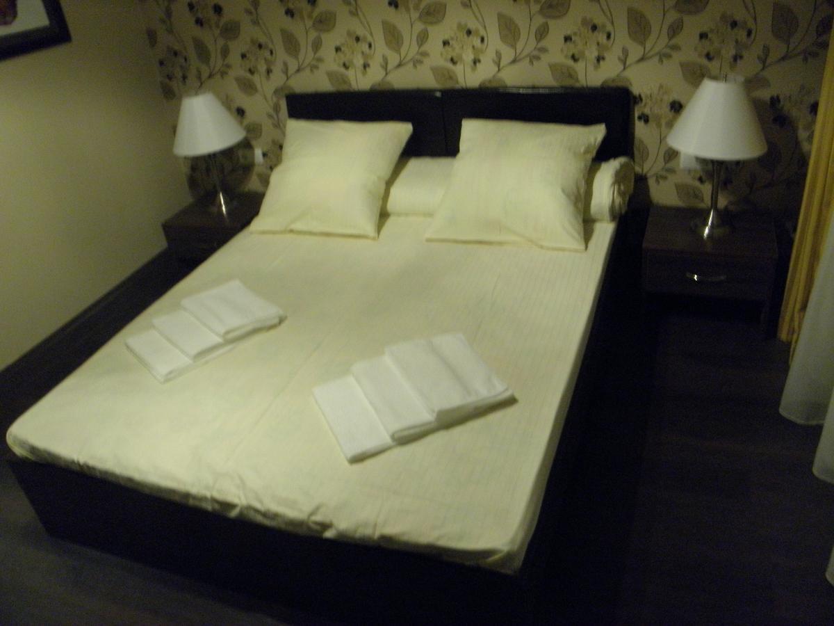 KRTs Korona Hotel Sudilovichi Bagian luar foto