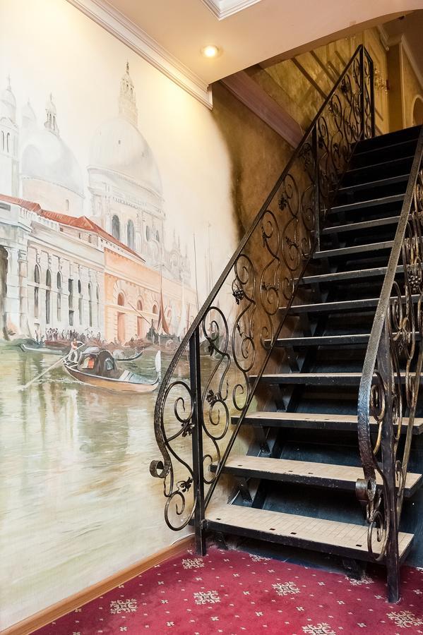 KRTs Korona Hotel Sudilovichi Bagian luar foto